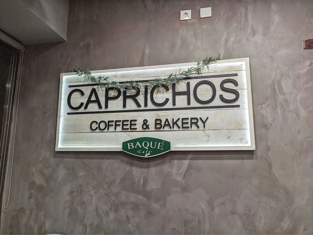 Caprichos Coffee & Bakery en El Cañaveral — foto 4