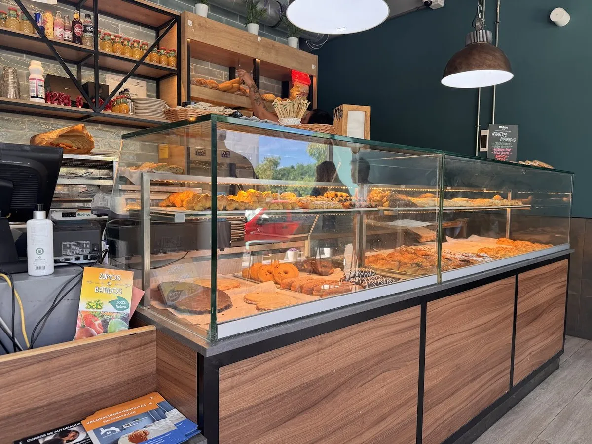 Caprichos Coffee & Bakery en El Cañaveral — foto 5