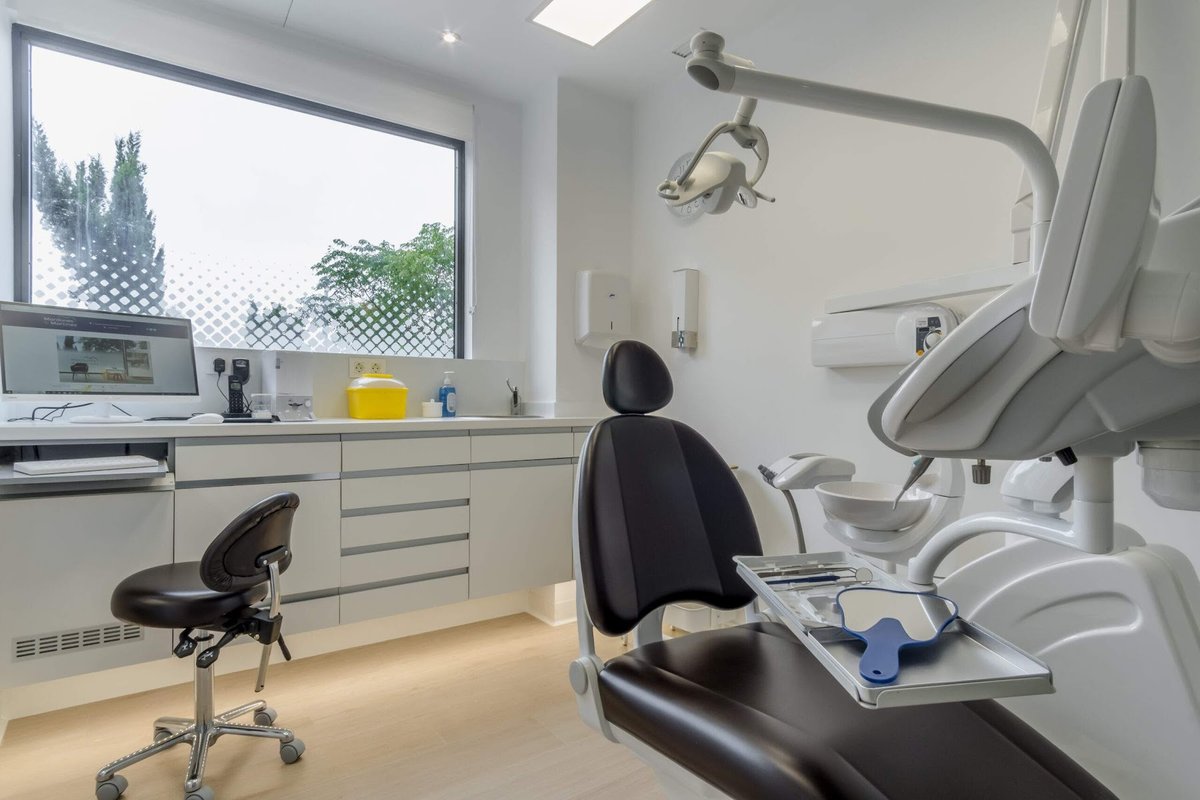 Mardones y Martínez Clínica Dental en El Cañaveral — foto 3