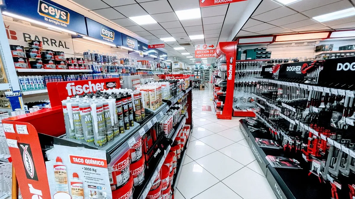 Showroom Barral. Tienda autoservicio y almacén. en Coslada — foto 2