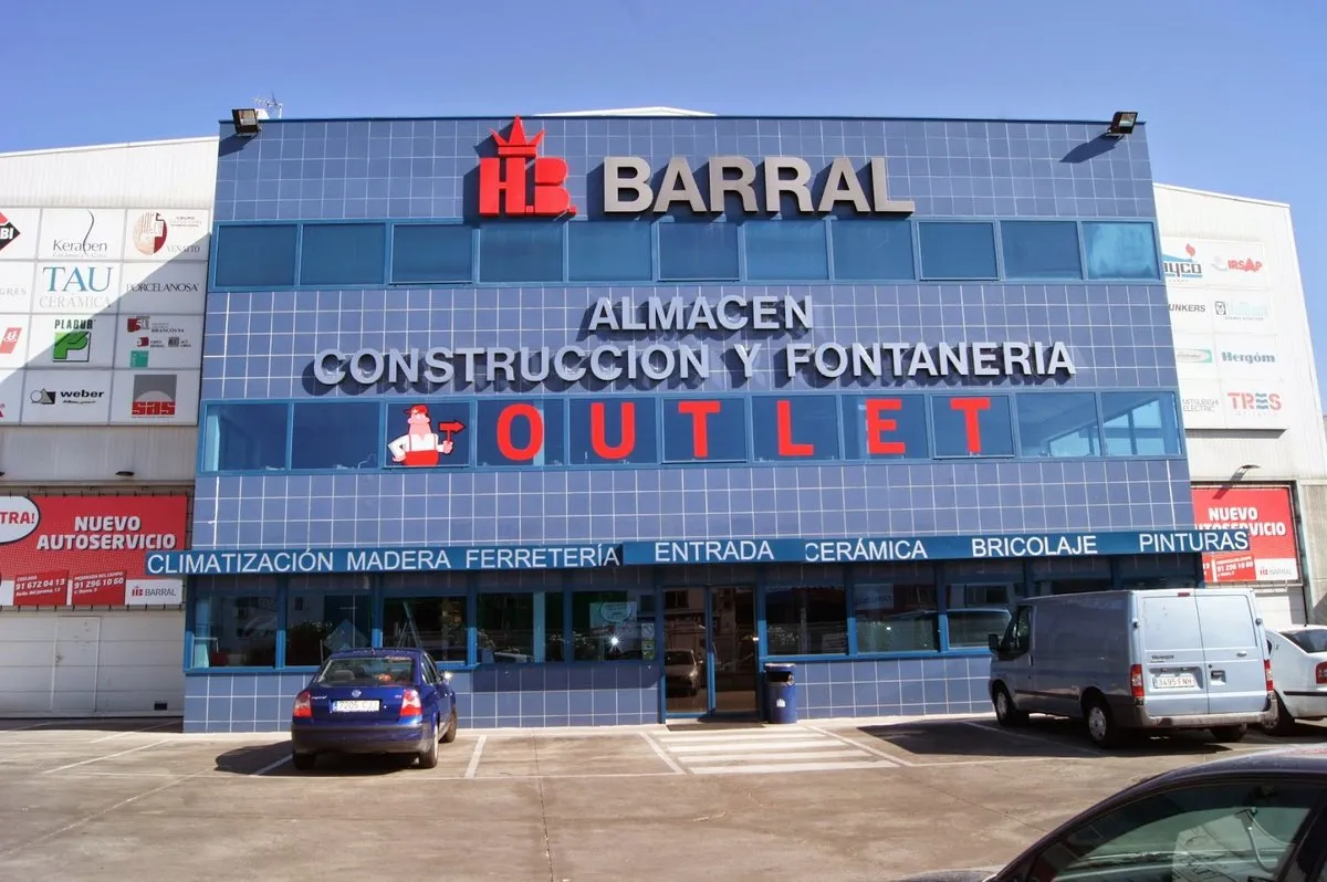 Showroom Barral. Tienda autoservicio y almacén. en Coslada — foto 4