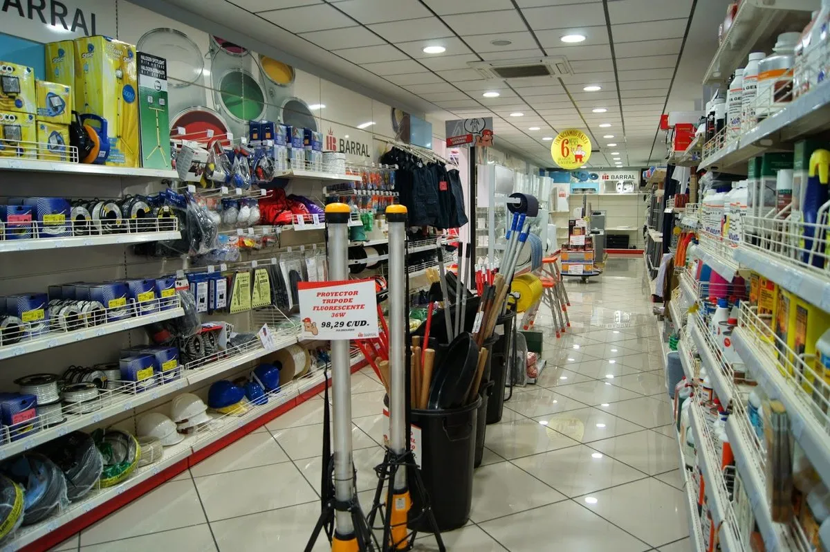Showroom Barral. Tienda autoservicio y almacén. en Coslada — foto 5